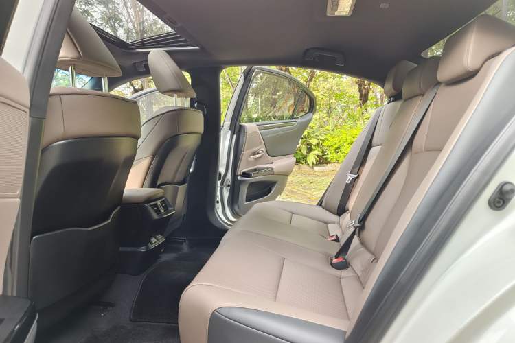 Used Lexus ES 2022 200 Excellence Edition Interior 8