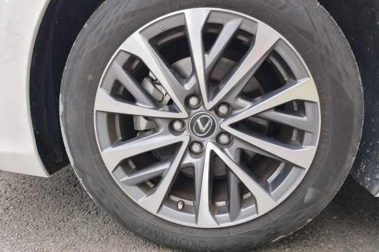 Used Lexus ES 2022 200 Excellence Edition Interior 8