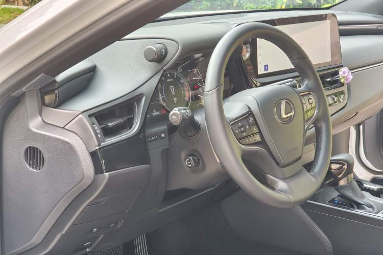 Used Lexus ES 2022 200 Excellence Edition Interior 9