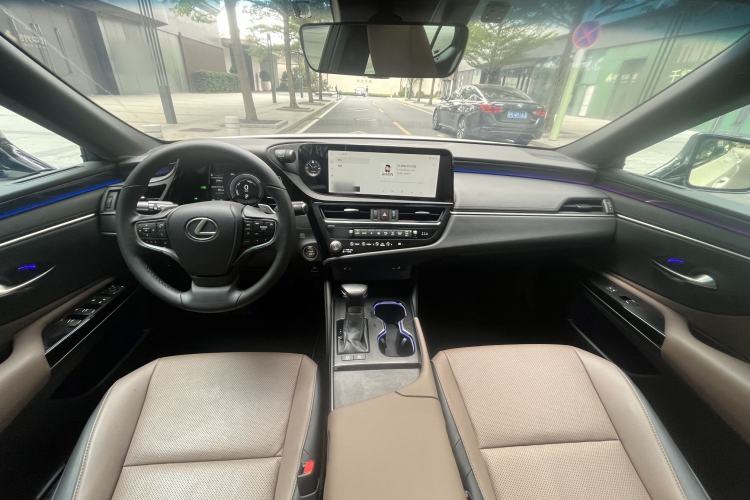 Used Lexus ES 2022 300h Excellence Edition Interior 9