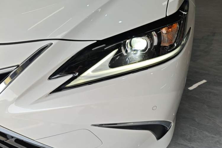 Used Lexus ES 2022 300h Excellence Edition Left Front Headlight
