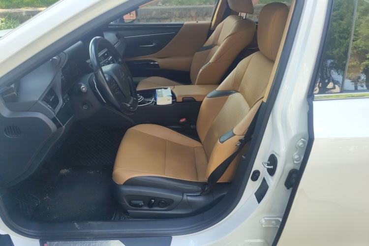 Used Lexus ES 2022 260 Excellence Edition Left Front Seat