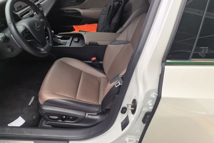 Used Lexus ES 2022 300h Excellence Edition Left Front Seat