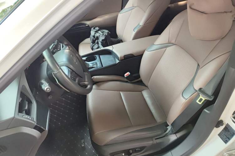 Used Lexus ES 2022 300h Excellence Edition Left Front Seat