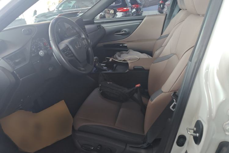 Used Lexus ES 2022 200 Excellence Edition Left Front Seat
