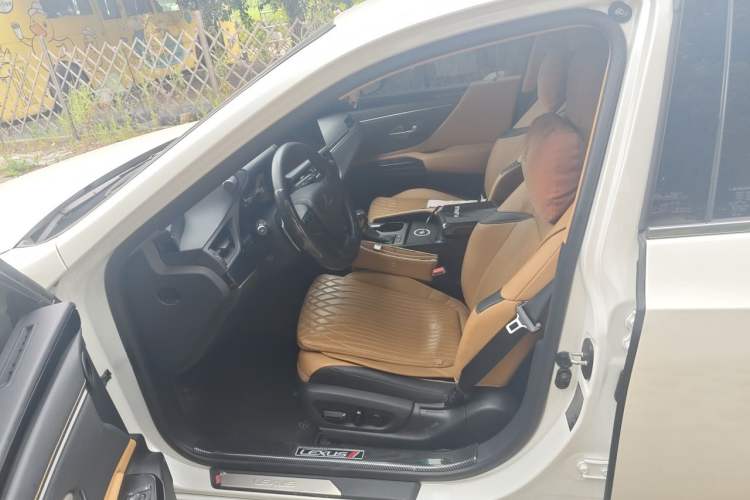 Used Lexus ES 2022 300h Excellence Edition Left Front Seat