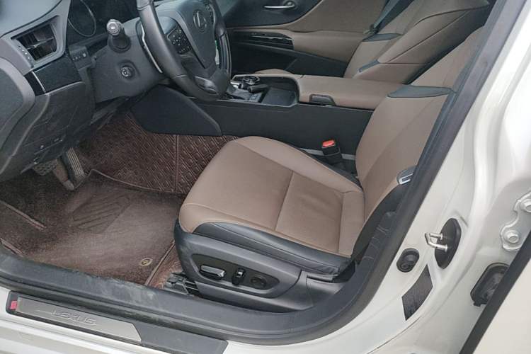 Used Lexus ES 2022 200 Luxury Edition Left Front Seat