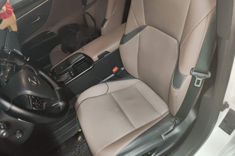 Used Lexus ES 2022 300h Deluxe Edition Left Front Seat
