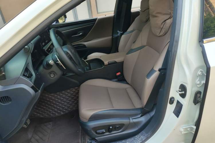 Used Lexus ES 2022 260 Excellence Edition Left Front Seat