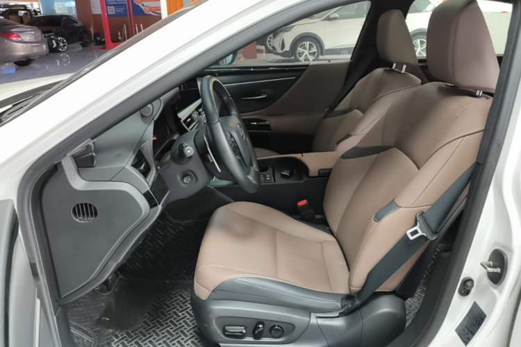 Used Lexus ES 2022 200 Excellence Edition Left Front Seat