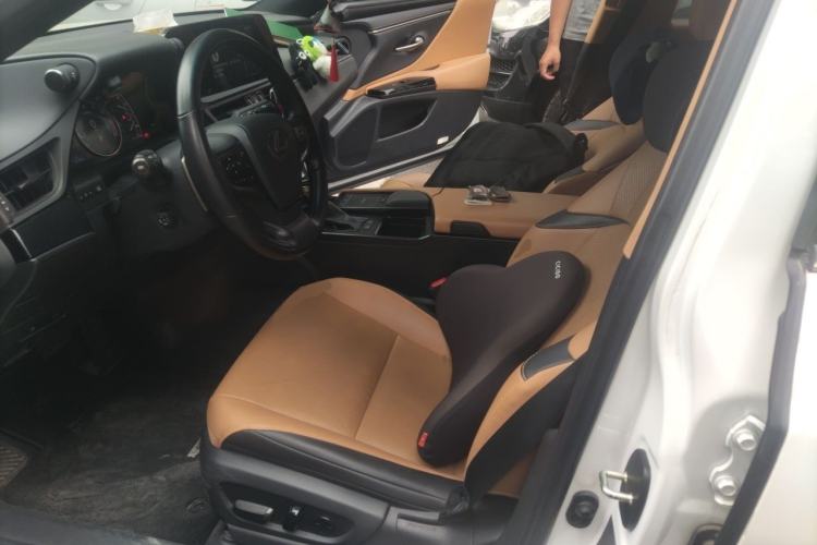 Used Lexus ES 2022 200 Luxury Edition Left Front Seat