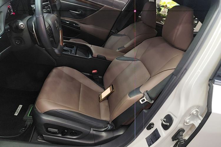 Used Lexus ES 2022 200 Luxury Edition Left Front Seat