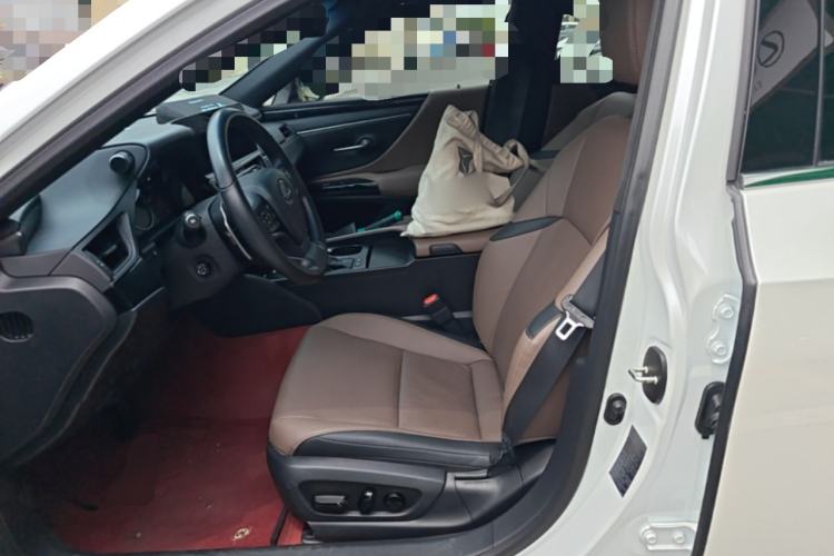 Used Lexus ES 2022 300h Excellence Edition Left Front Seat