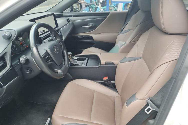 Used Lexus ES 2022 300h Excellence Edition Left Front Seat