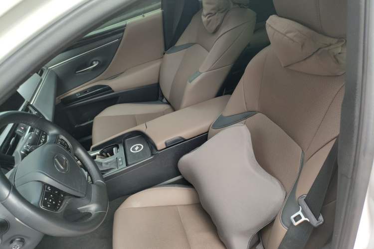 Used Lexus ES 2022 300h Excellence Edition Left Front Seat