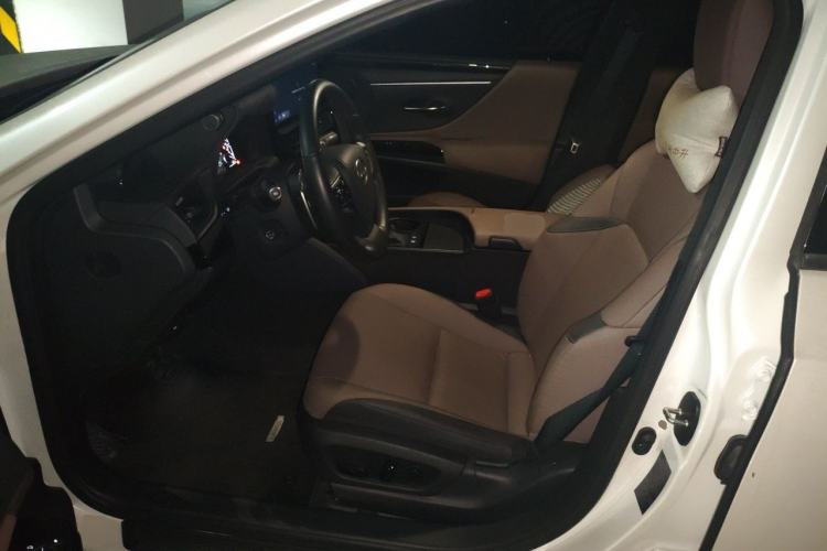 Used Lexus ES 2022 200 Excellence Edition Left Front Seat