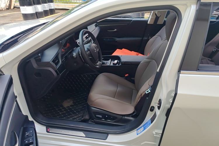 Used Lexus ES 2022 200 Excellence Edition Left Front Seat