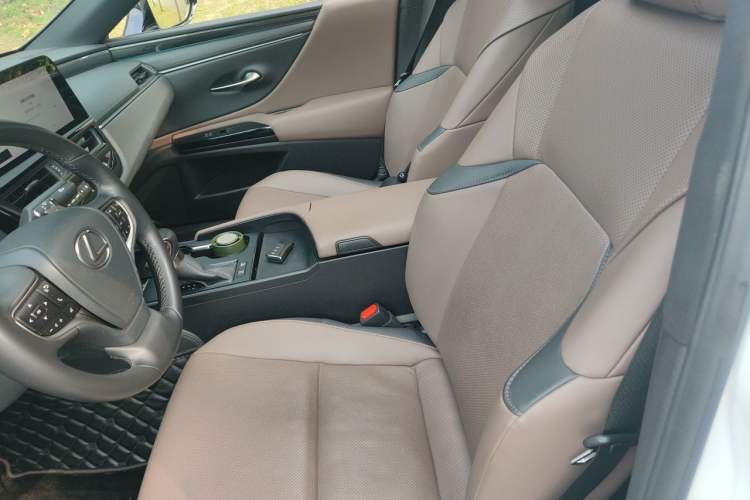 Used Lexus ES 2022 300h Excellence Edition Left Front Seat