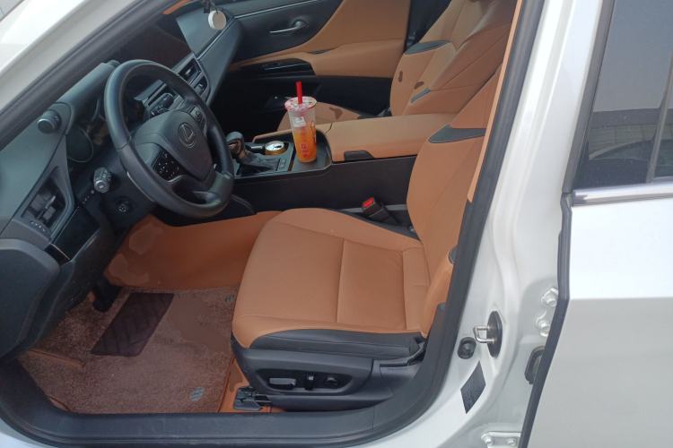 Used Lexus ES 2022 300h Excellence Edition Left Front Seat