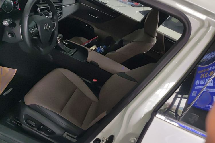 Used Lexus ES 2022 300h Excellence Edition Left Front Seat