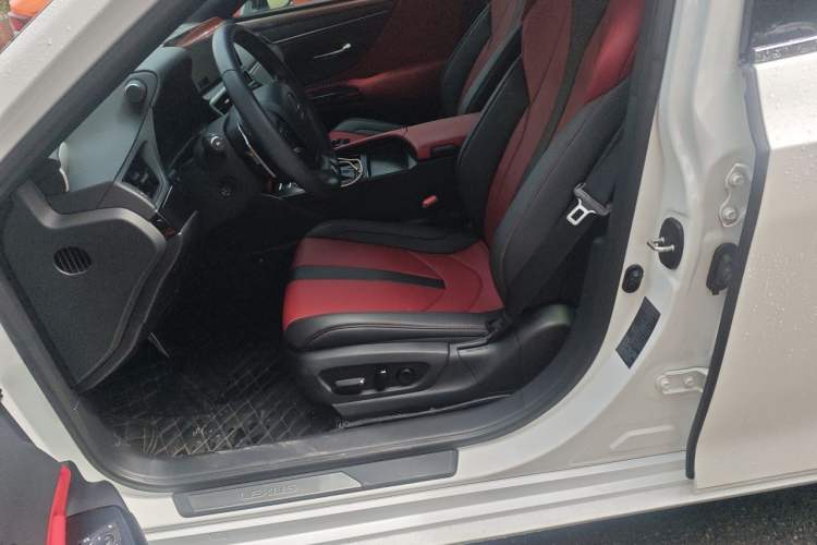 Used Lexus ES 2022 300h F SPORT Left Front Seat