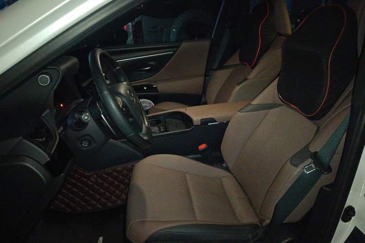 Used Lexus ES 2022 200 Luxury Edition Left Front Seat