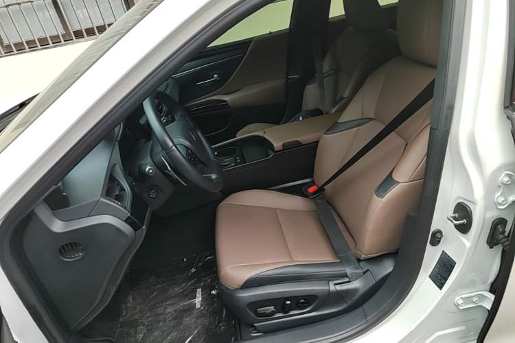 Used Lexus ES 2022 200 Excellence Edition Left Front Seat