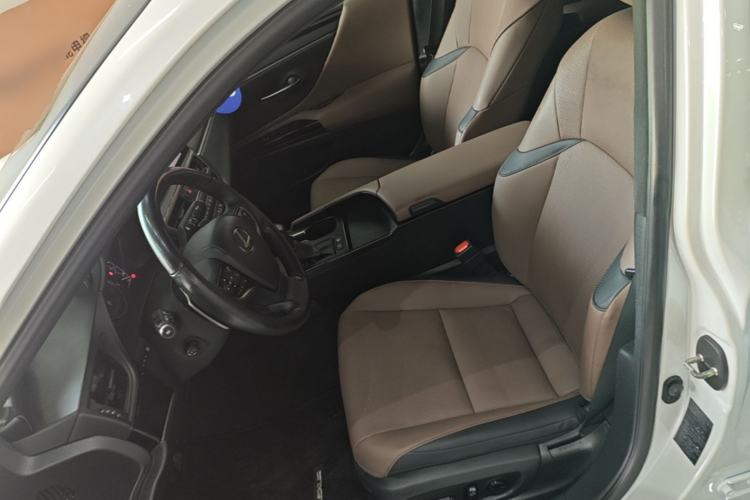 Used Lexus ES 2022 300h Excellence Edition Left Front Seat
