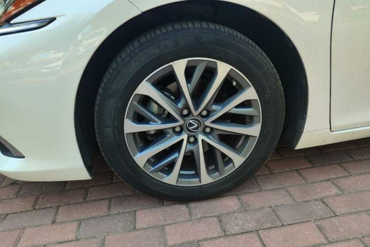 Used Lexus ES 2022 260 Excellence Edition Left Front Wheel Hub
