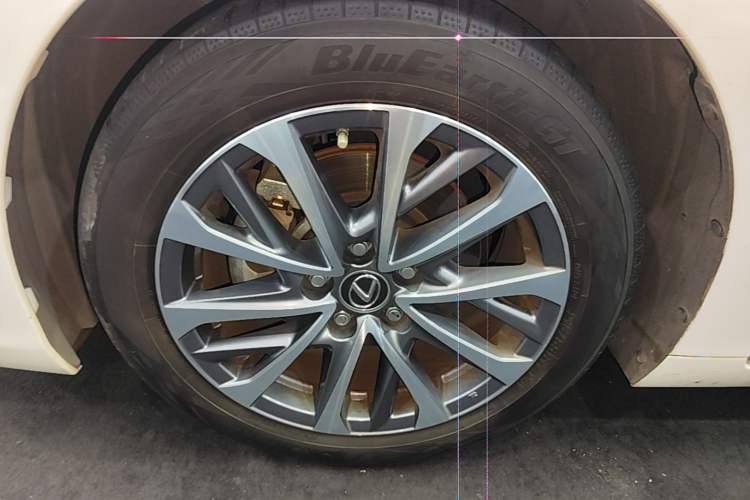 Used Lexus ES 2022 200 Luxury Edition Left Front Wheel Hub