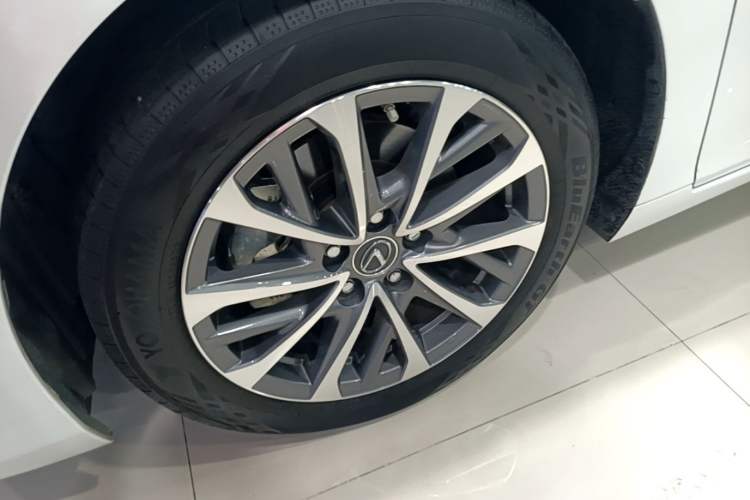 Used Lexus ES 2022 200 Excellence Edition Left Front Wheel Hub