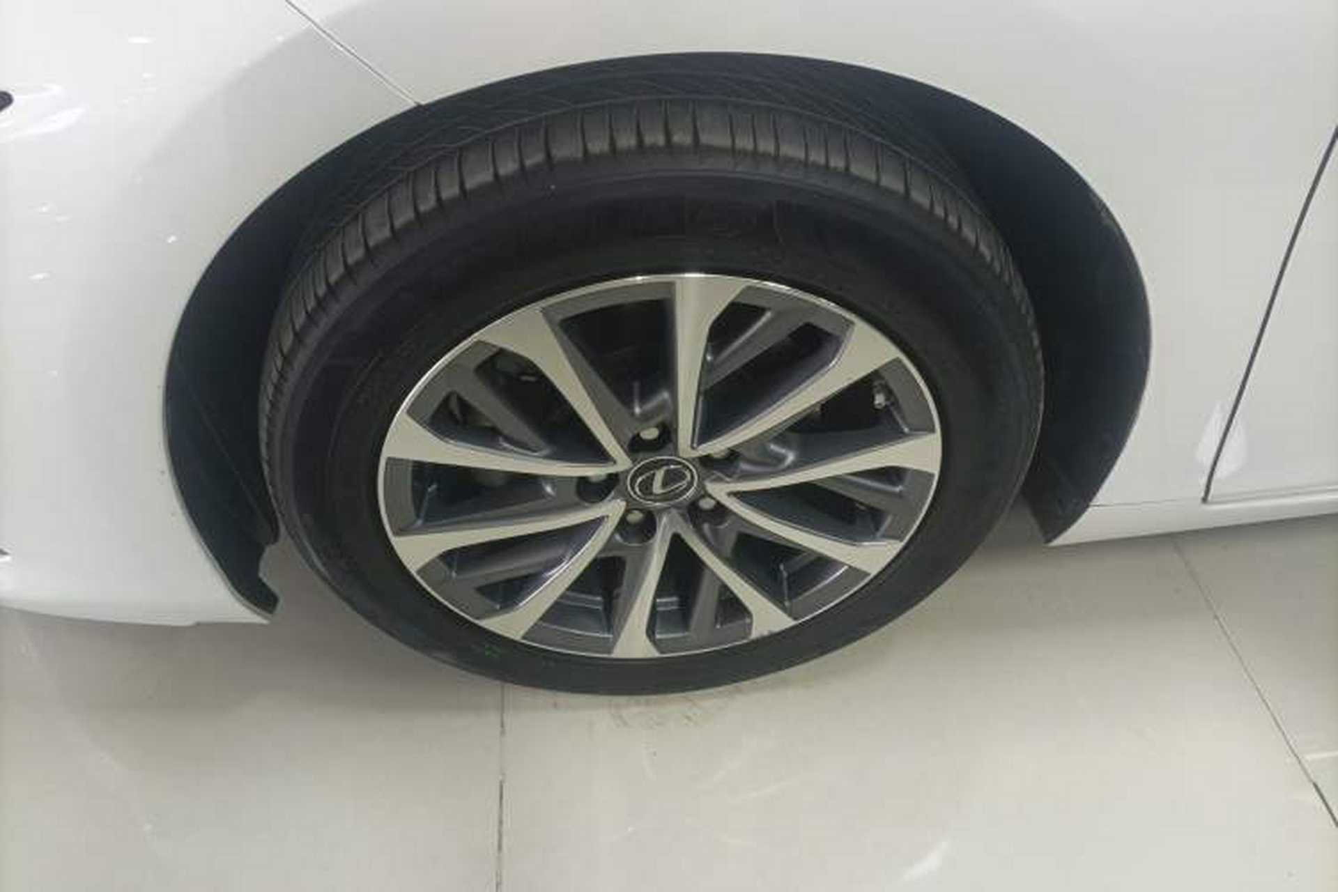 Used Lexus ES 2022 200 Luxury Edition Left Front Wheel Hub