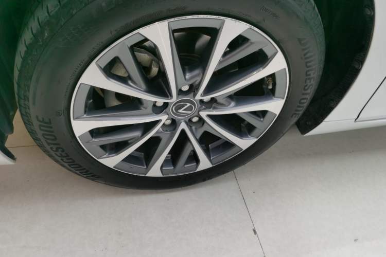 Used Lexus ES 2022 200 Excellence Edition Left Front Wheel Hub