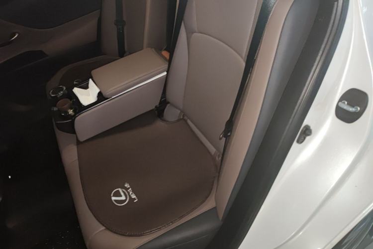Used Lexus ES 2022 300h Deluxe Edition Left Rear Seat