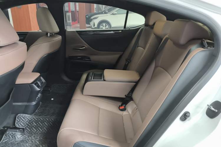 Used Lexus ES 2022 200 Excellence Edition Left Rear Seat