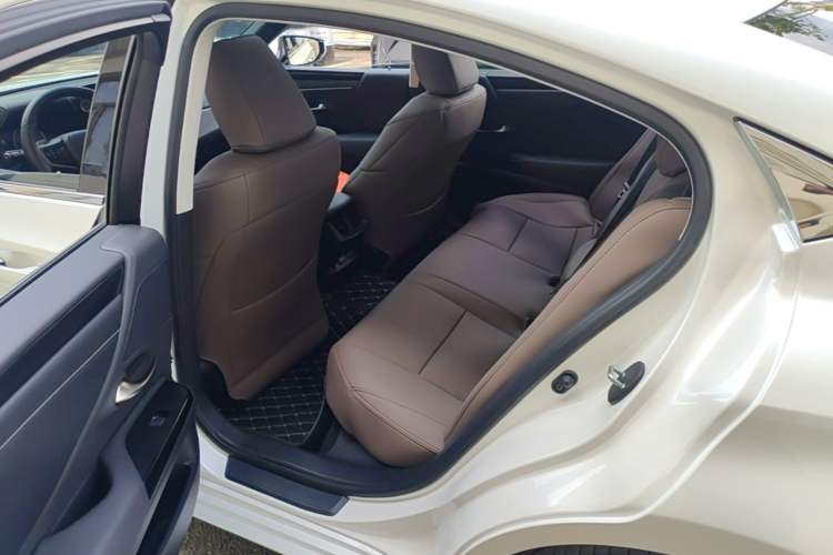 Used Lexus ES 2022 200 Excellence Edition Left Rear Seat