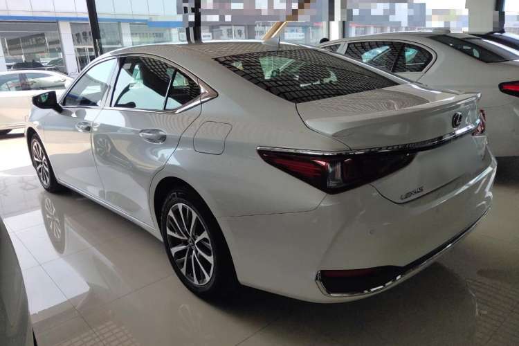 Used Lexus ES 2022 300h Excellence Edition Left Side