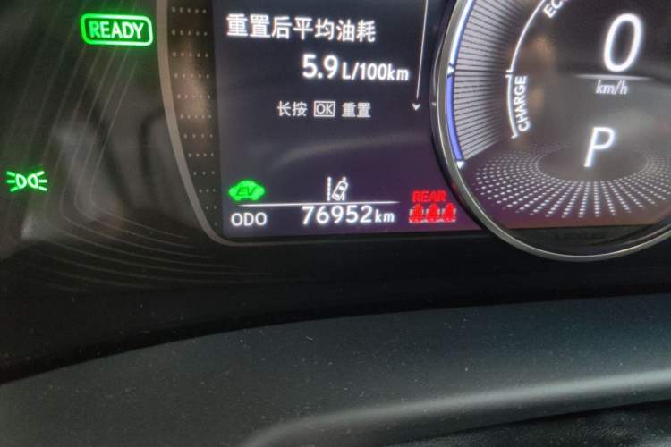Used Lexus ES 2022 300h Deluxe Edition Odometer Close Up