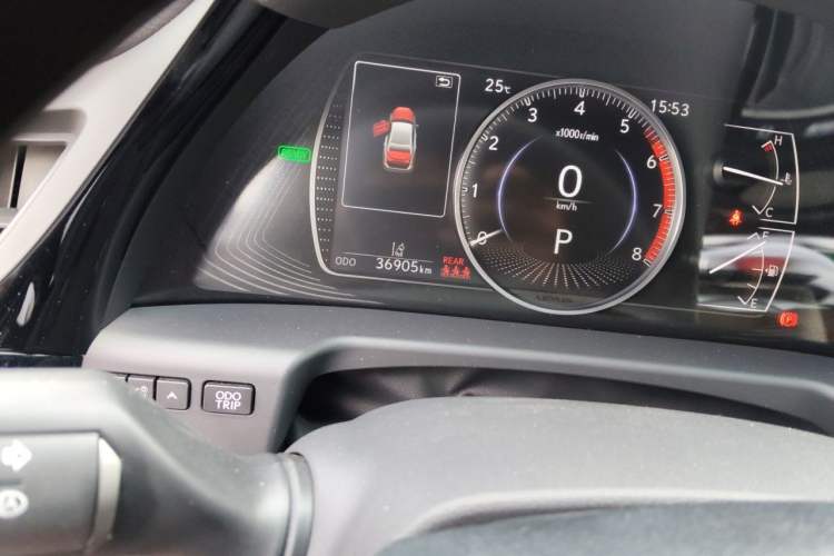 Used Lexus ES 2022 300h Excellence Edition Odometer Close Up