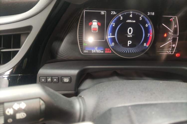 Used Lexus ES 2022 200 Luxury Edition Odometer Close Up