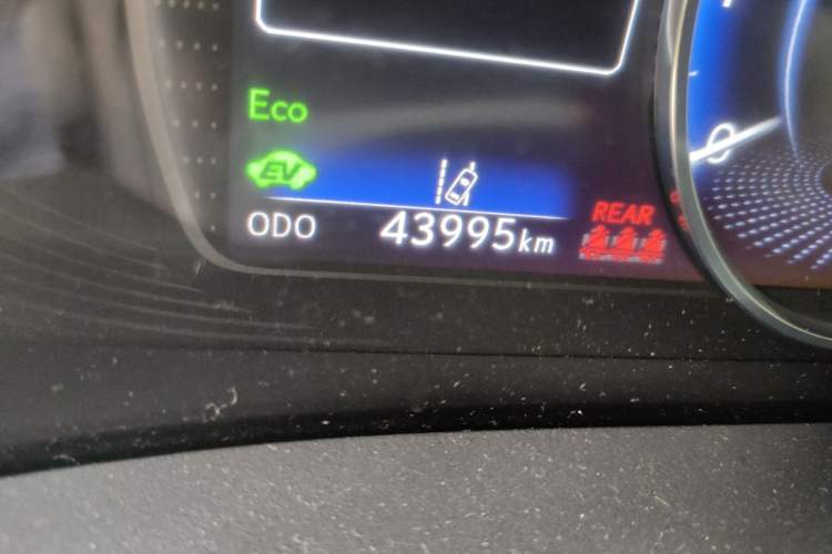 Used Lexus ES 2022 300h Excellence Edition Odometer Close Up