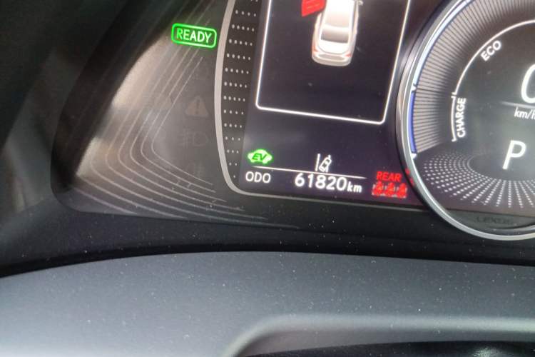 Used Lexus ES 2022 300h Excellence Edition Odometer Close Up