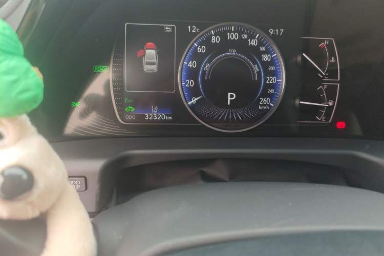 Used Lexus ES 2022 300h Excellence Edition Odometer Close Up