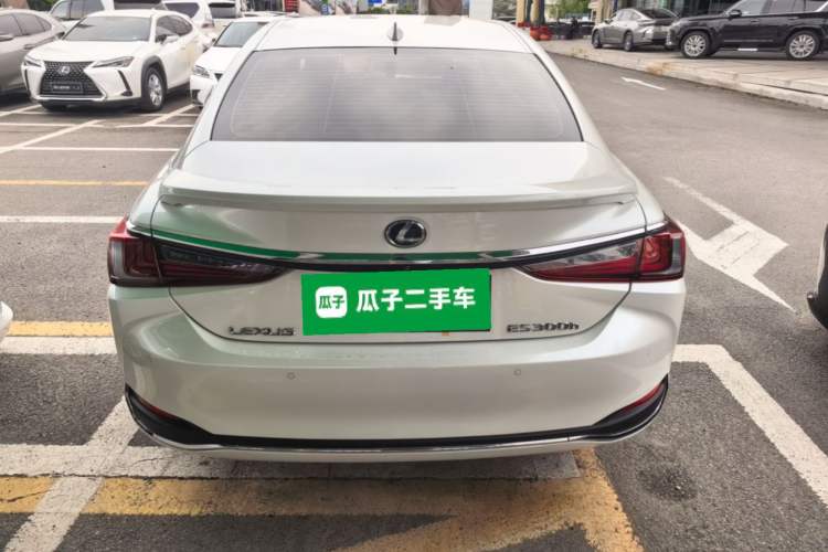 Used Lexus ES 2022 300h Excellence Edition Rear