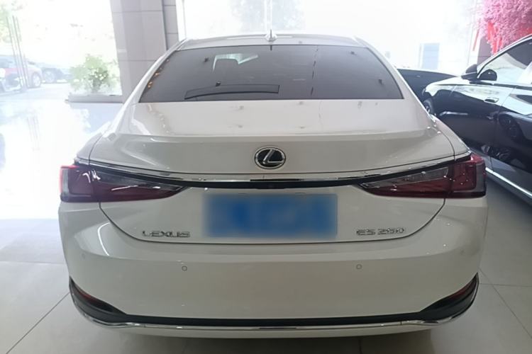 Used Lexus ES 2022 260 Excellence Edition Rear