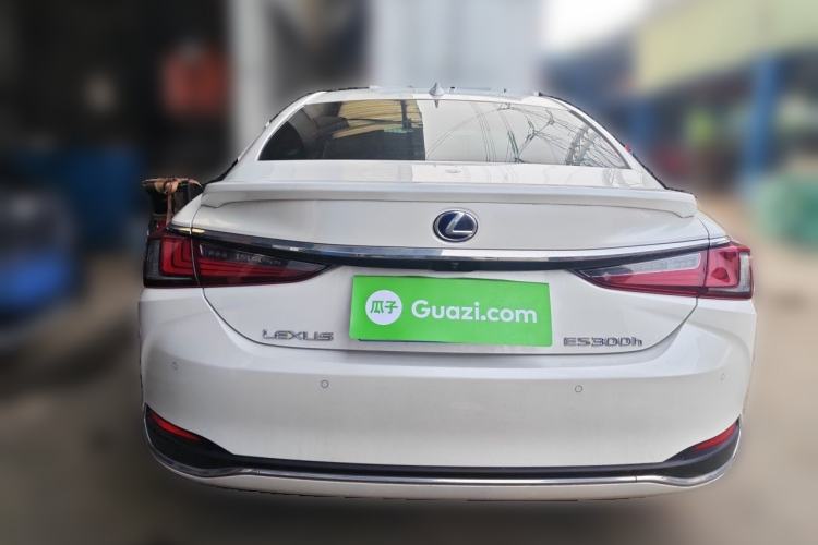 Used Lexus ES 2022 300h Excellence Edition Rear