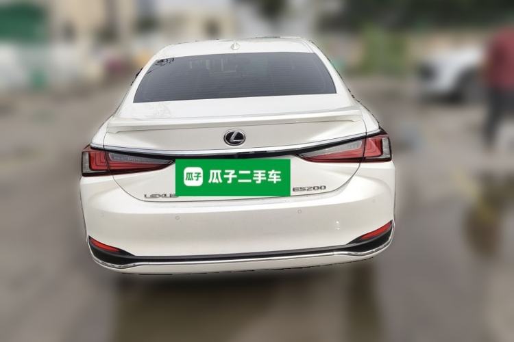 Used Lexus ES 2022 300h Excellence Edition Rear
