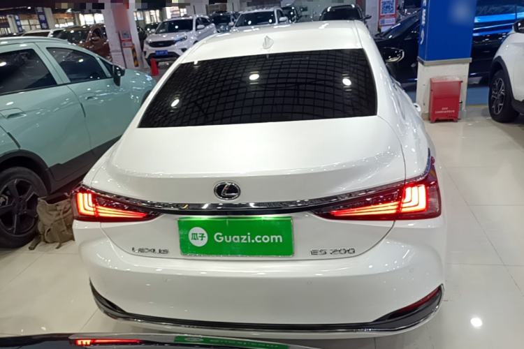 Used Lexus ES 2022 200 Excellence Edition Rear