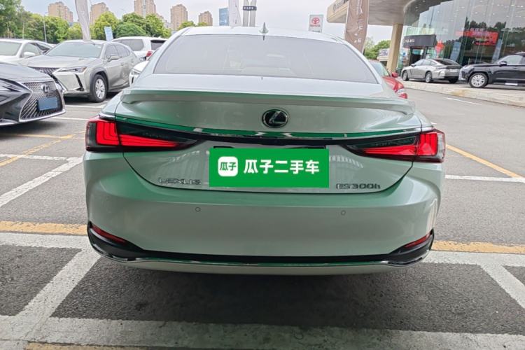 Used Lexus ES 2022 300h Excellence Edition Rear