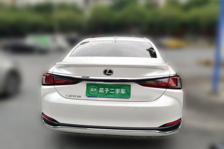 Used Lexus ES 2022 300h Excellence Edition Rear